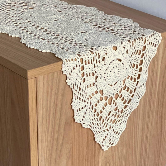 Handgehäkelter Spitzen-Tischläufer Ecru – Elegante Tischdekoration Für Stilvolle Anlässe 0